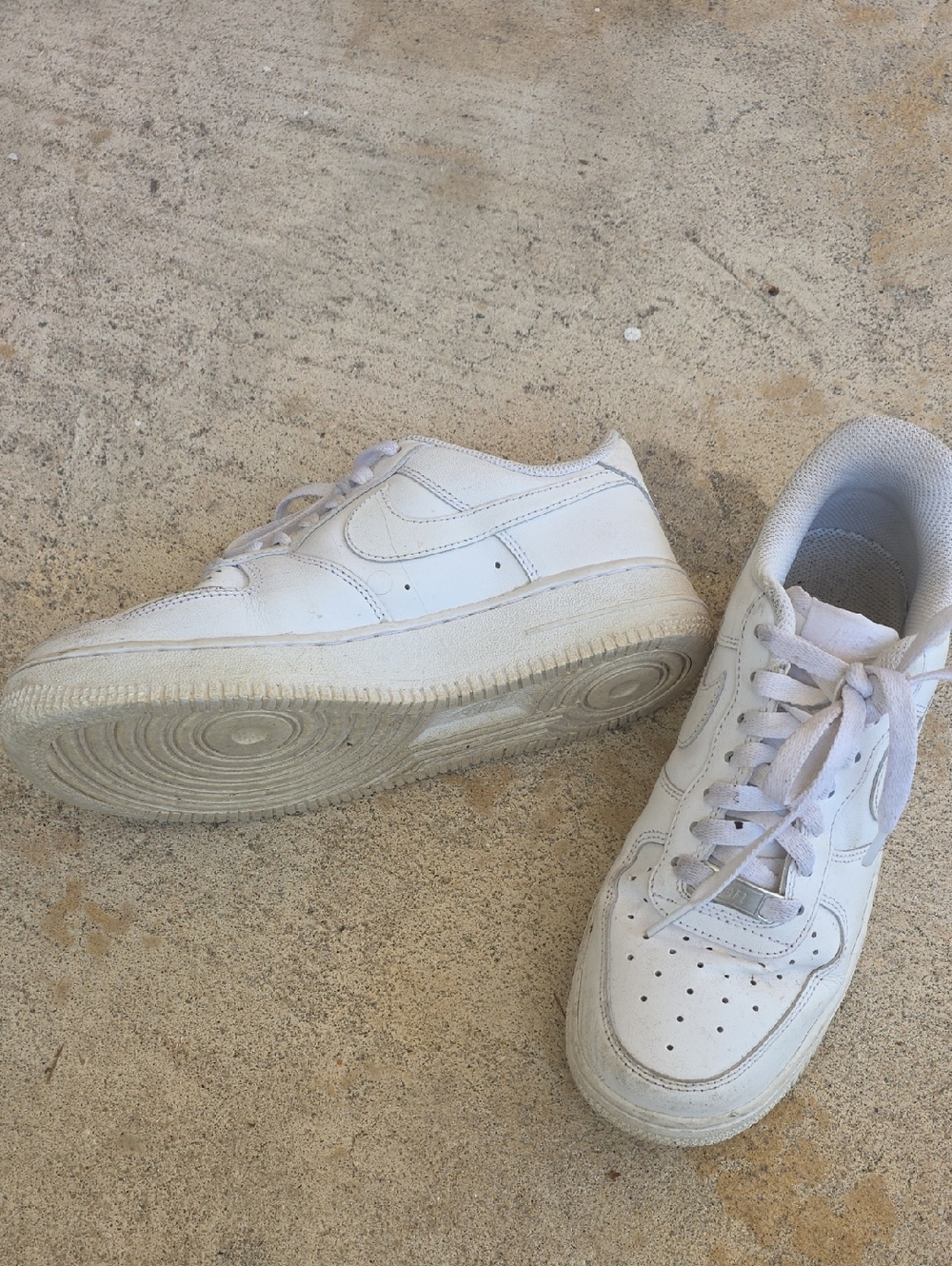Nike White Air Force 1 Leather Low-Top Sneakers Youth